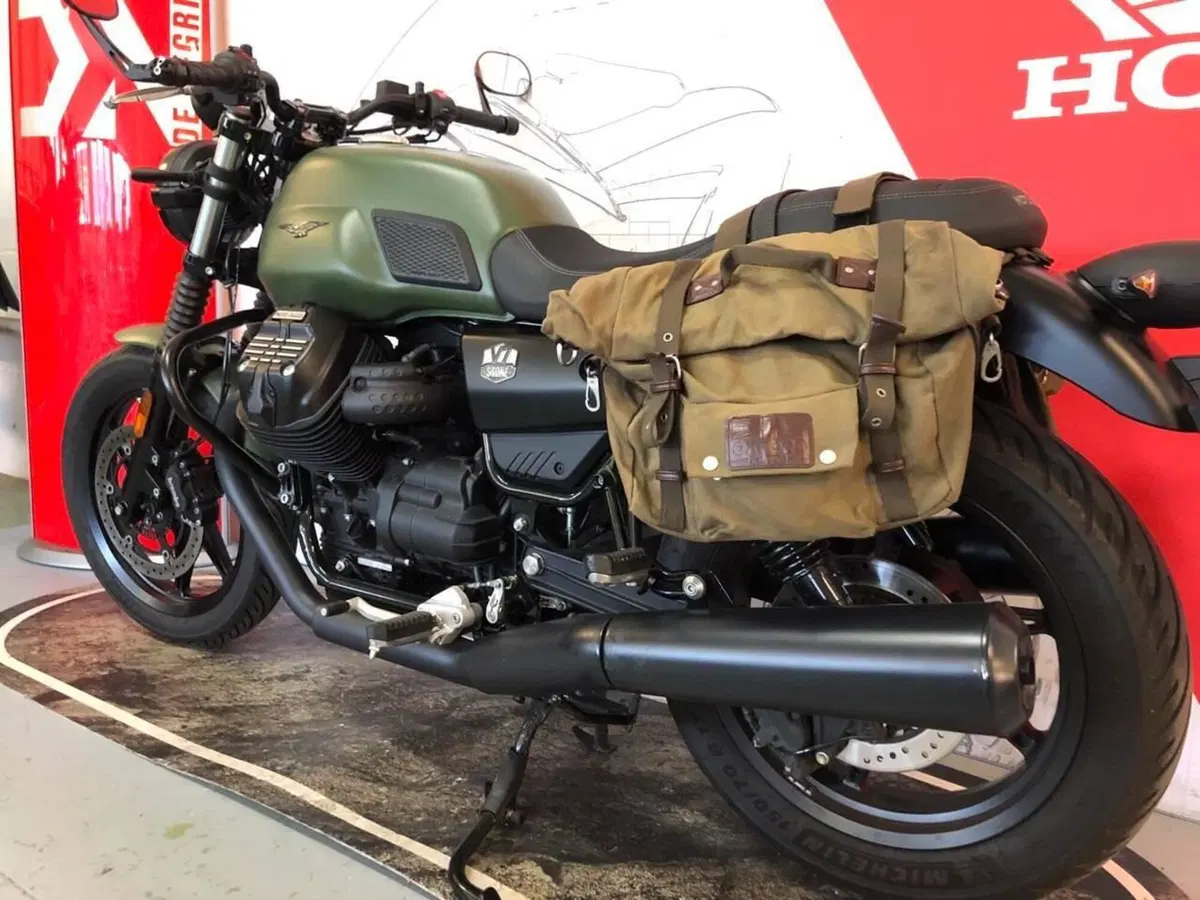 Moto Guzzi V7 Stone (2021 - 24) (3)