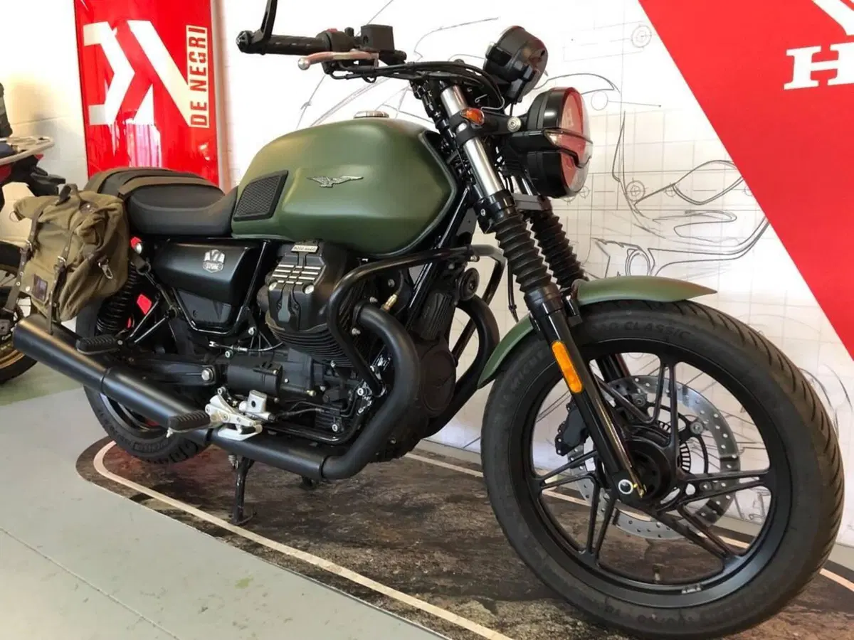 Moto Guzzi V7 Stone (2021 - 24) (4)