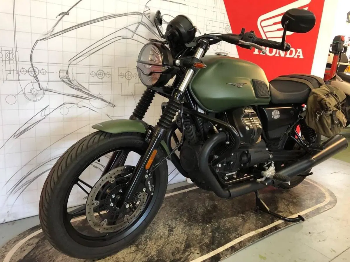 Moto Guzzi V7 Stone (2021 - 24) (7)
