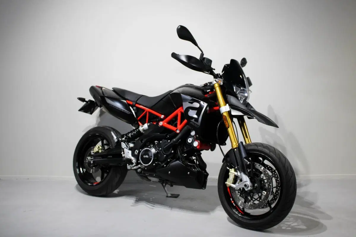 Aprilia Dorsoduro 900 (2017 - 20) (2)
