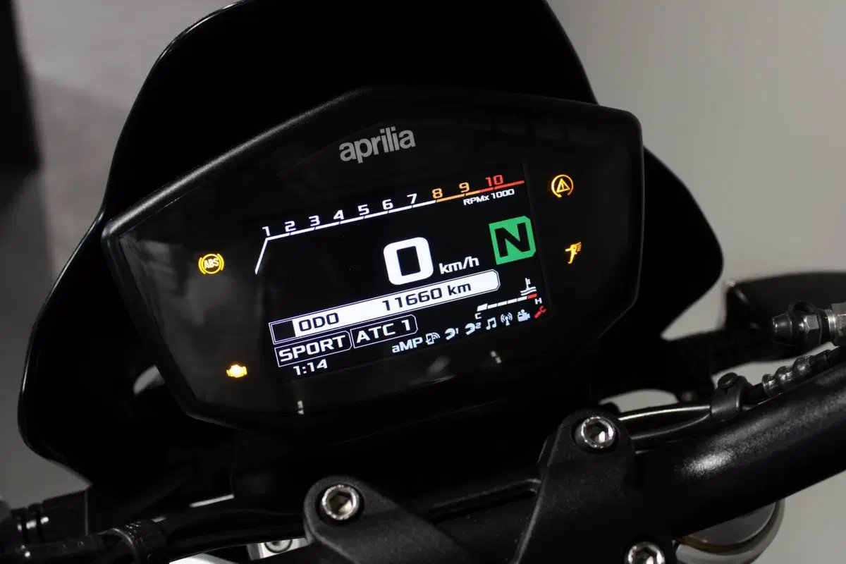 Aprilia Dorsoduro 900 (2017 - 20) (6)