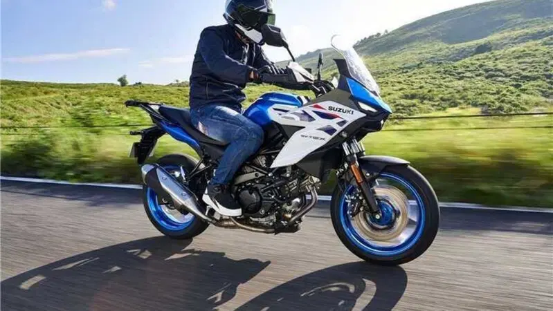 Suzuki SV-7GX, la nuova crossover da 7.990 euro