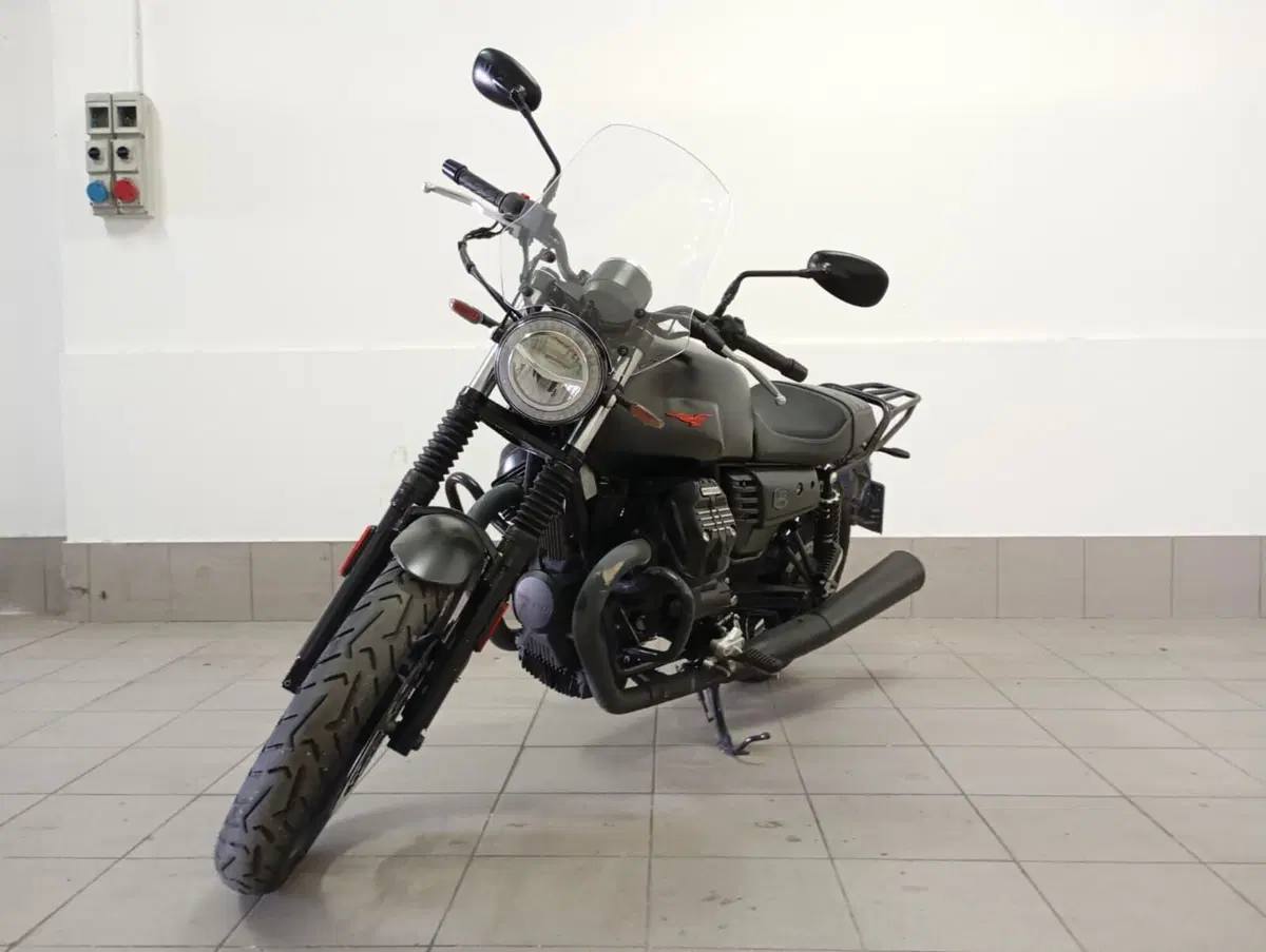 Moto Guzzi V7 III Stone (2017 - 20)