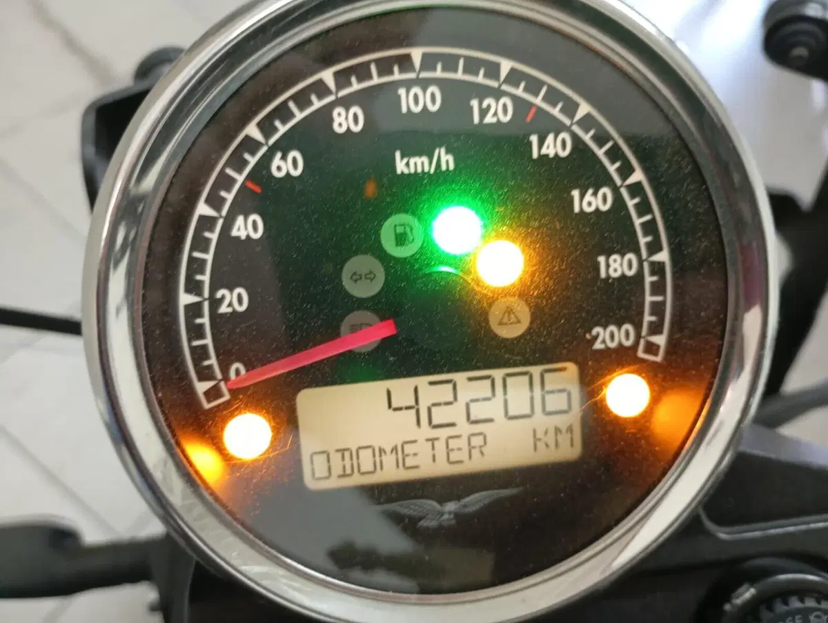 Moto Guzzi V7 III Stone (2017 - 20) (7)