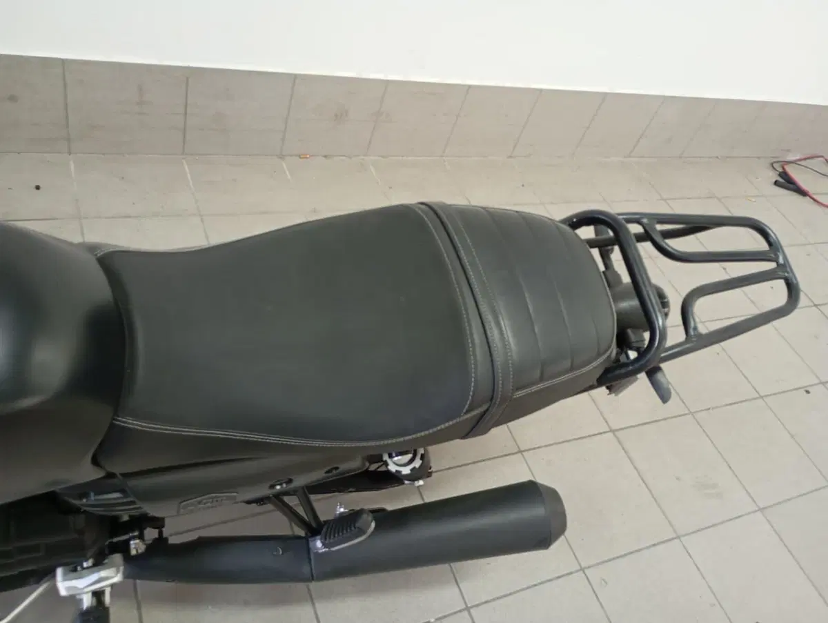 Moto Guzzi V7 III Stone (2017 - 20) (10)