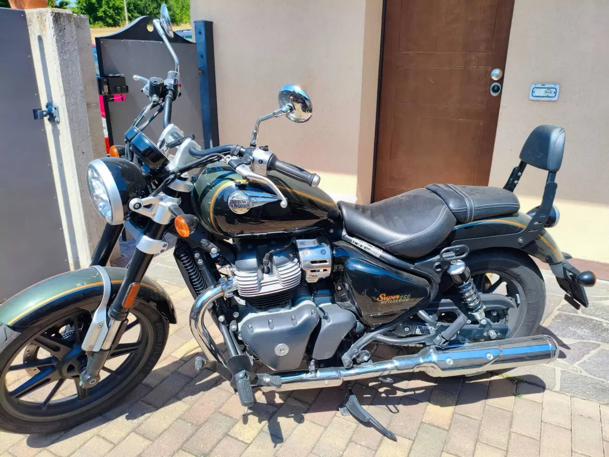 Royal Enfield Super Meteor 650 (2023 - 26) (2)