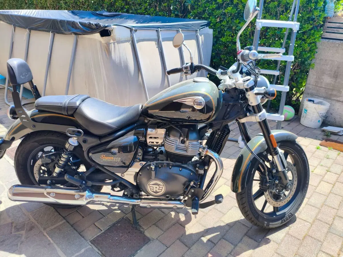 Royal Enfield Super Meteor 650 (2023 - 26) (4)