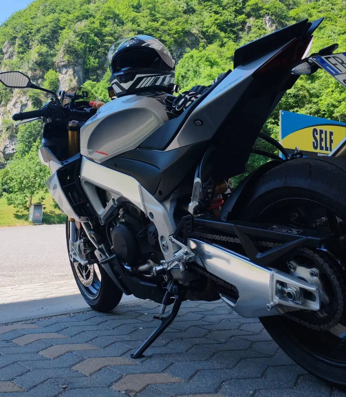 Aprilia Tuono V4 (2021 - 24) (9)