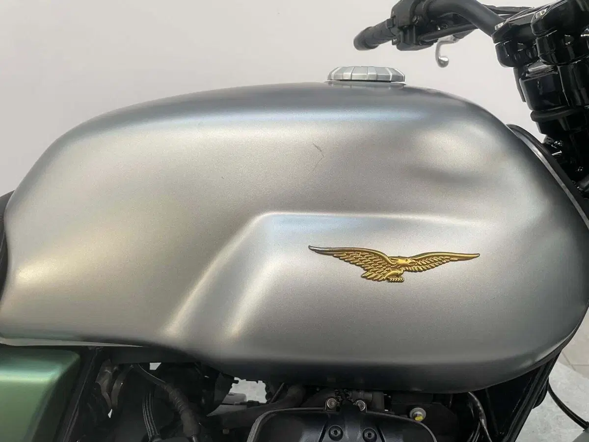 Moto Guzzi V7 Stone Centenario (2021 - 22) (3)
