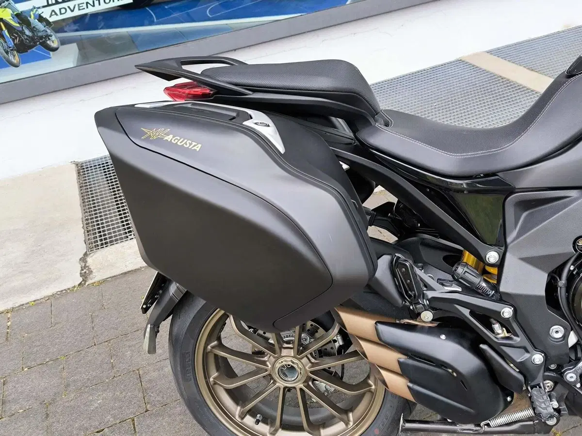 MV Agusta Turismo Veloce 800 Lusso SCS (2021 - 26) (6)