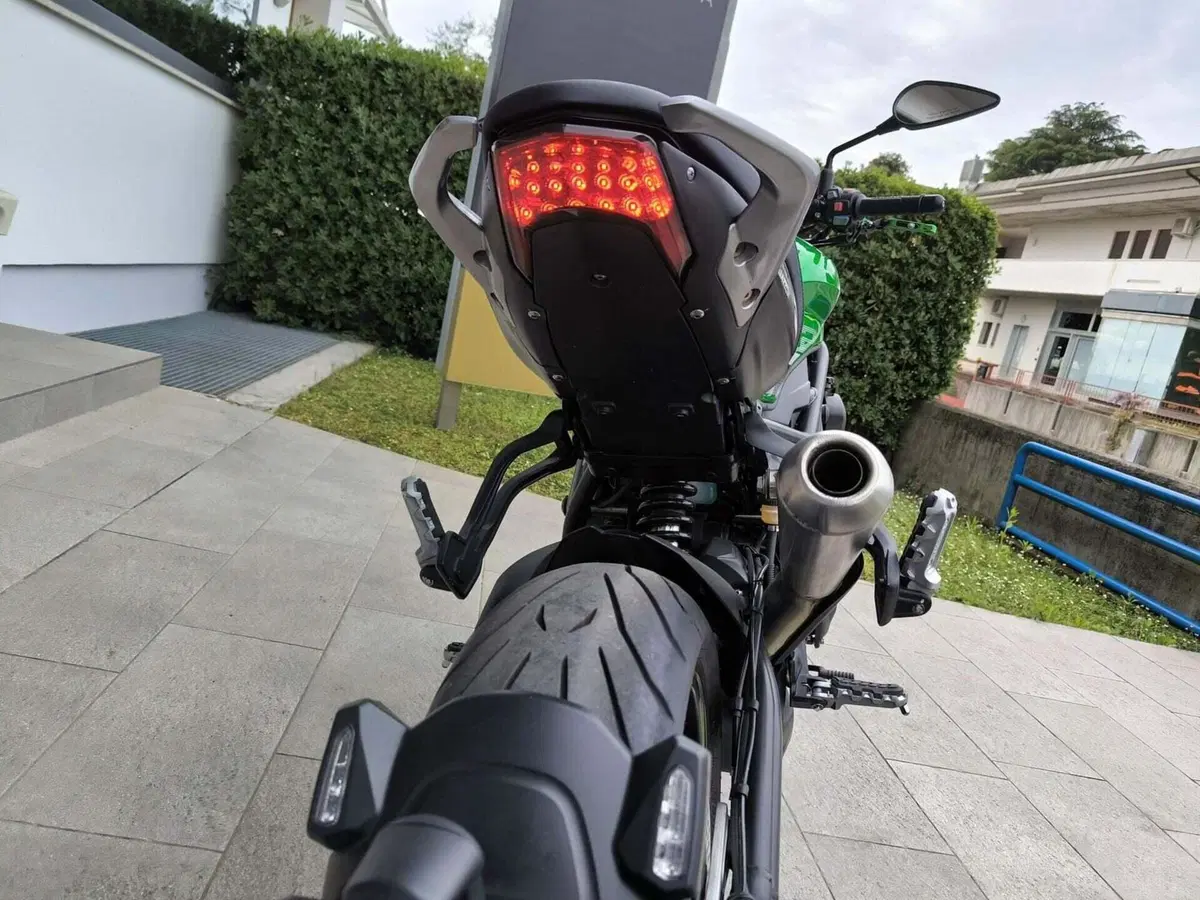 Benelli 752 S (2022 - 25) (2)