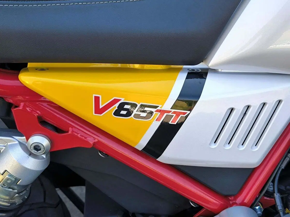 Moto Guzzi V85 TT (2019 - 20) (7)