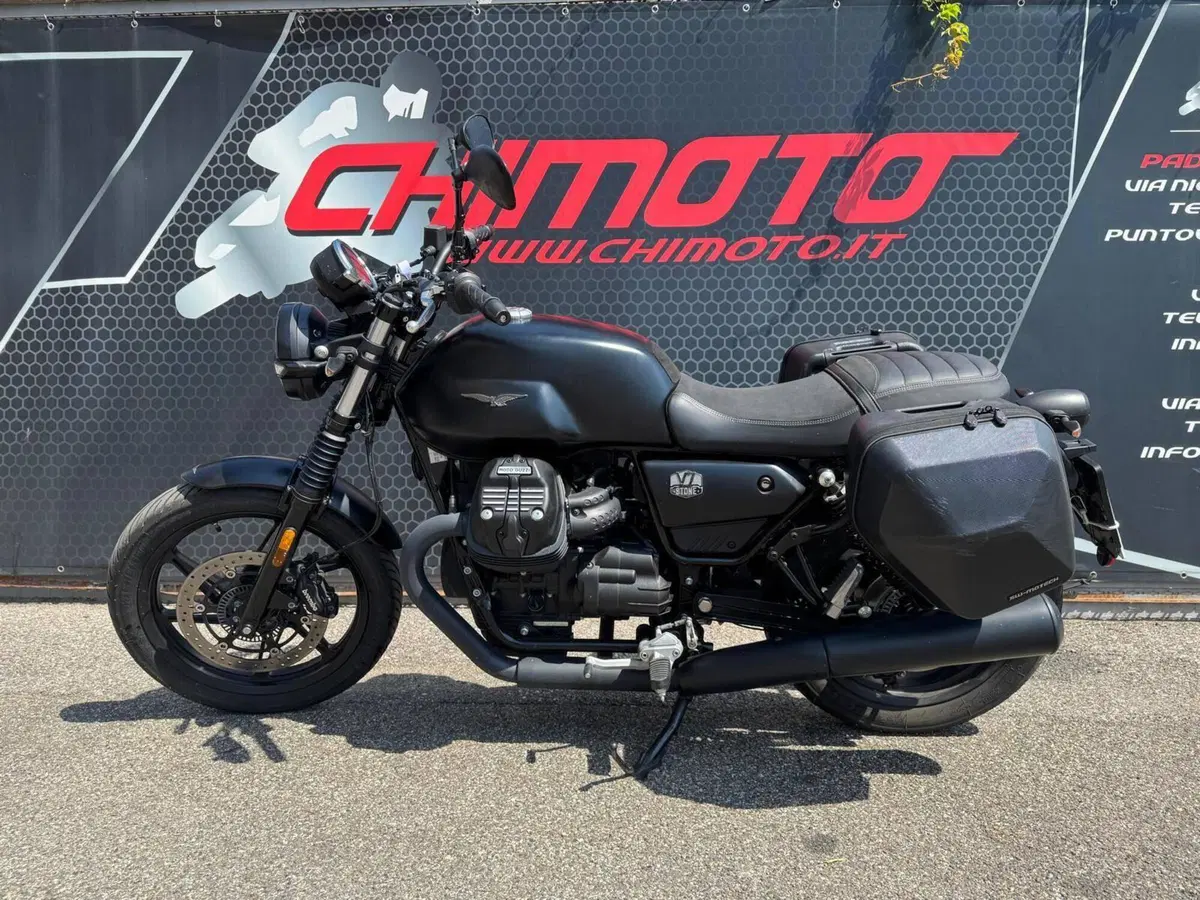 Moto Guzzi V7 Stone (2021 - 24) (2)
