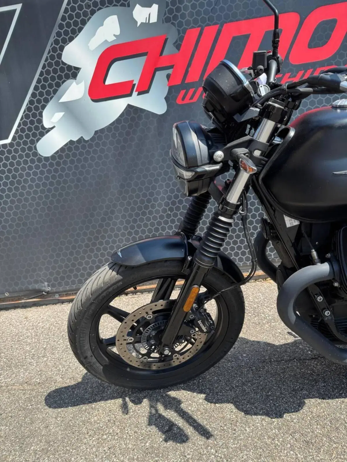 Moto Guzzi V7 Stone (2021 - 24) (7)