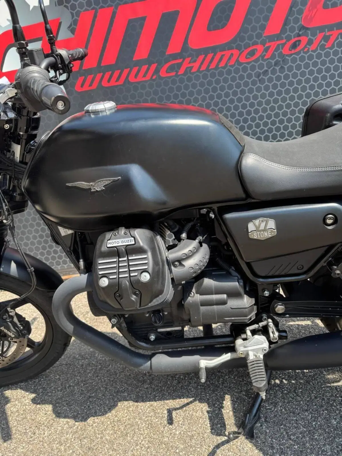Moto Guzzi V7 Stone (2021 - 24) (8)