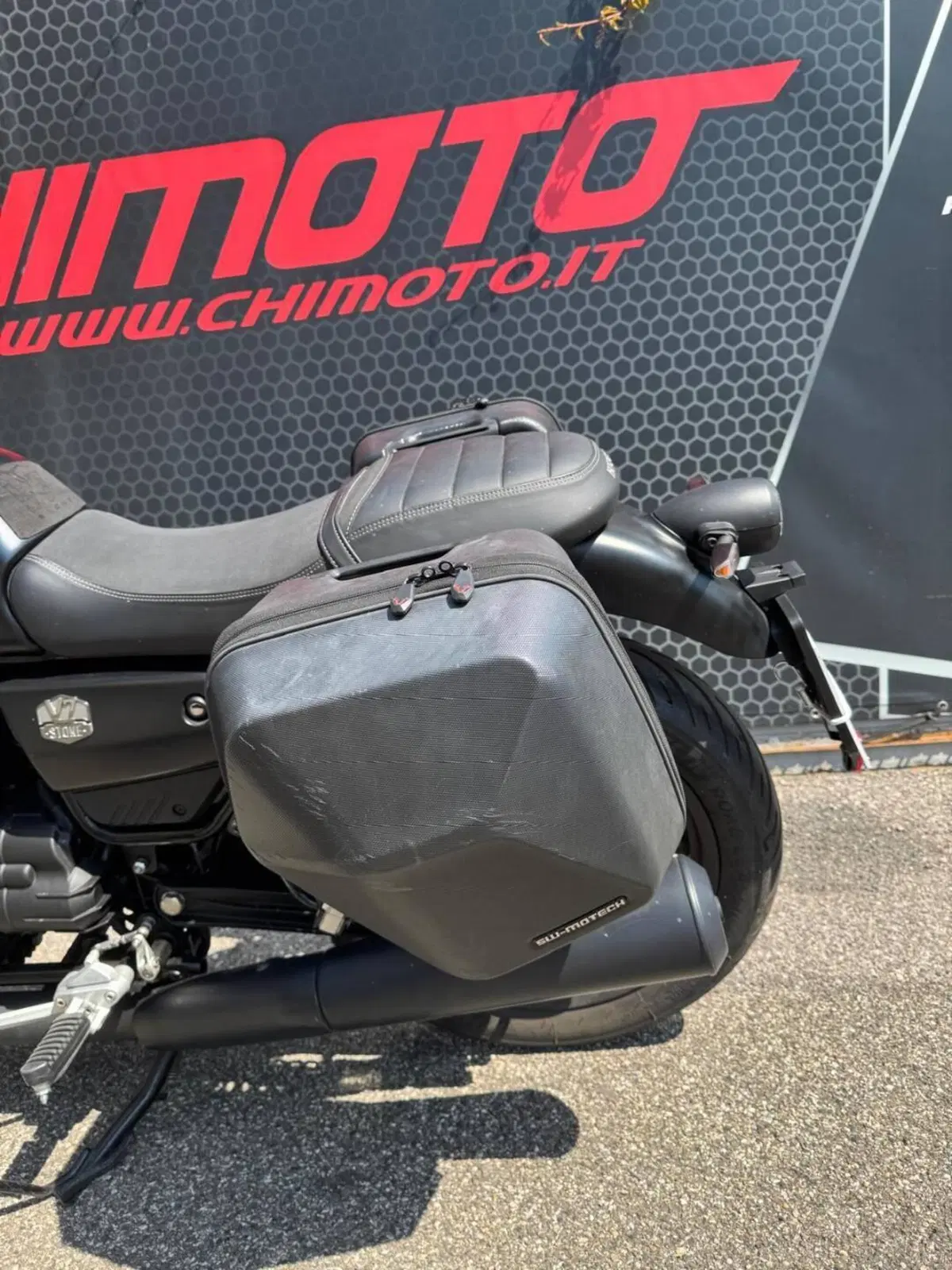 Moto Guzzi V7 Stone (2021 - 24) (9)