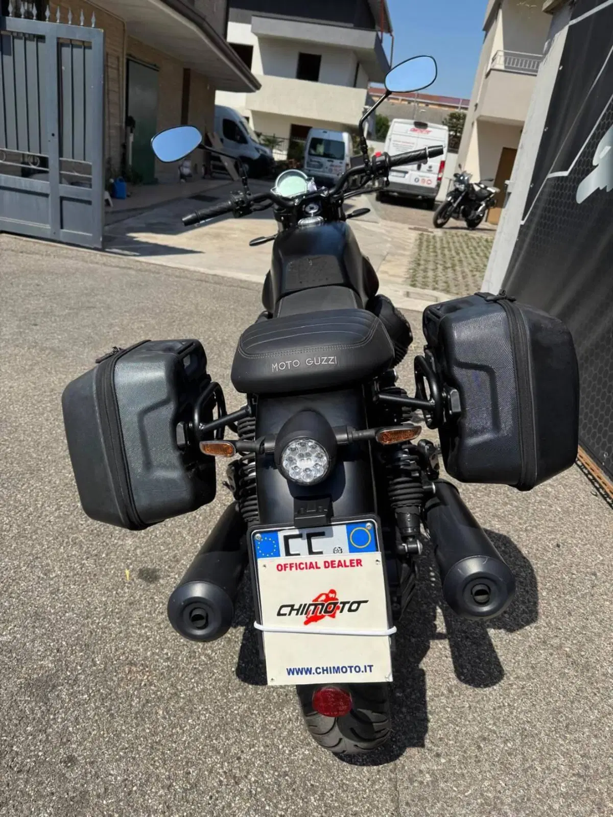 Moto Guzzi V7 Stone (2021 - 24) (10)