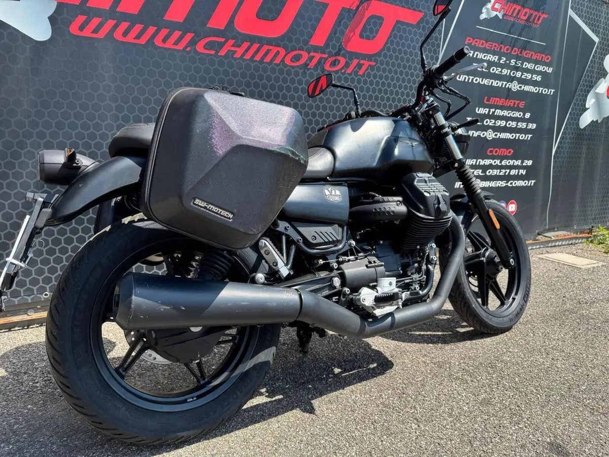 Moto Guzzi V7 Stone (2021 - 24) (3)