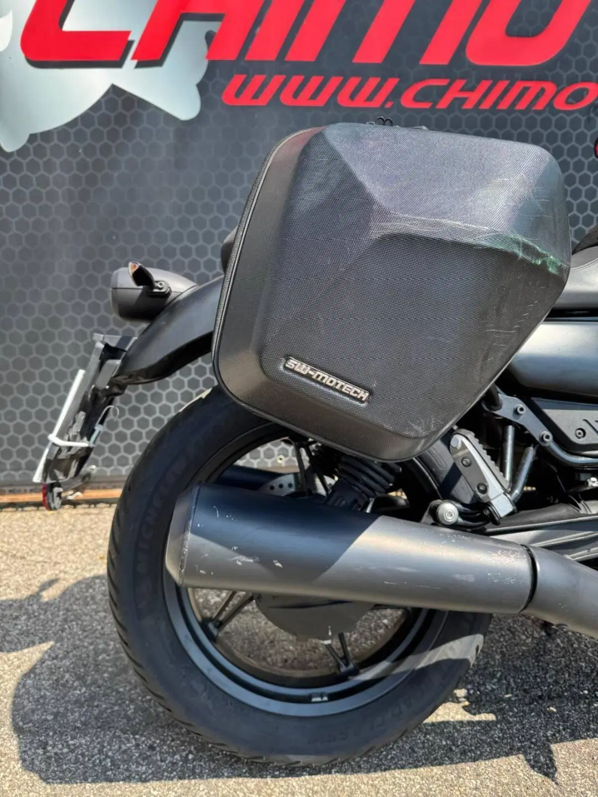 Moto Guzzi V7 Stone (2021 - 24) (11)