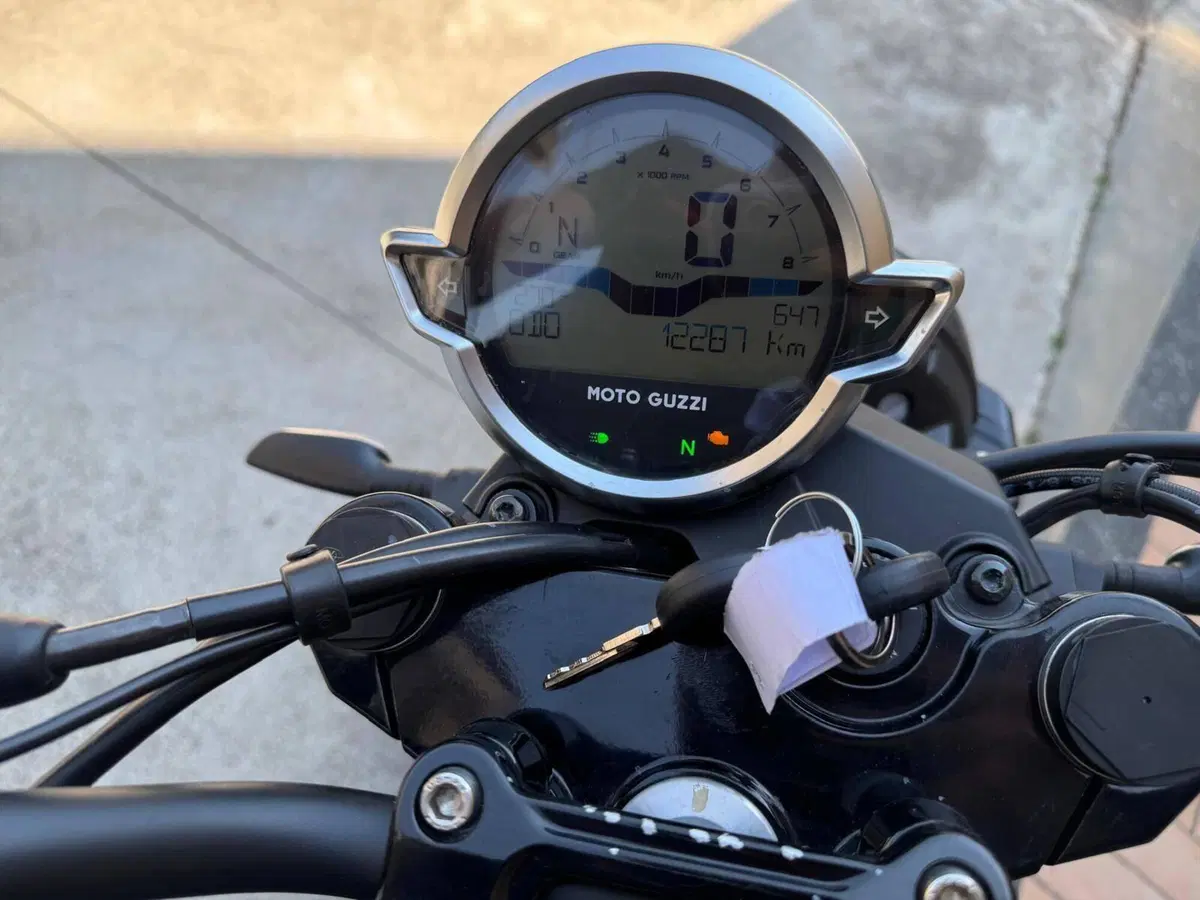 Moto Guzzi V7 Stone (2021 - 24) (16)