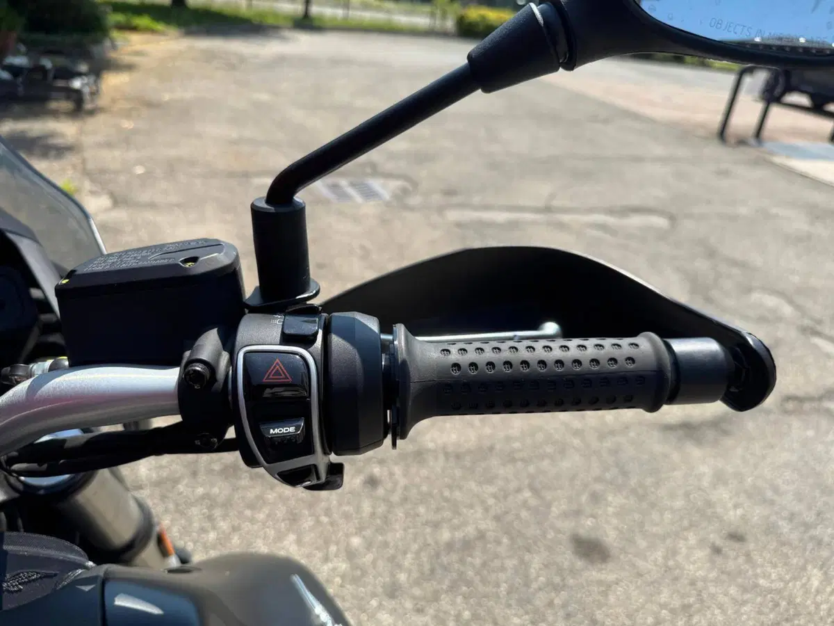 Moto Guzzi V85 TT (2021 - 23) (17)