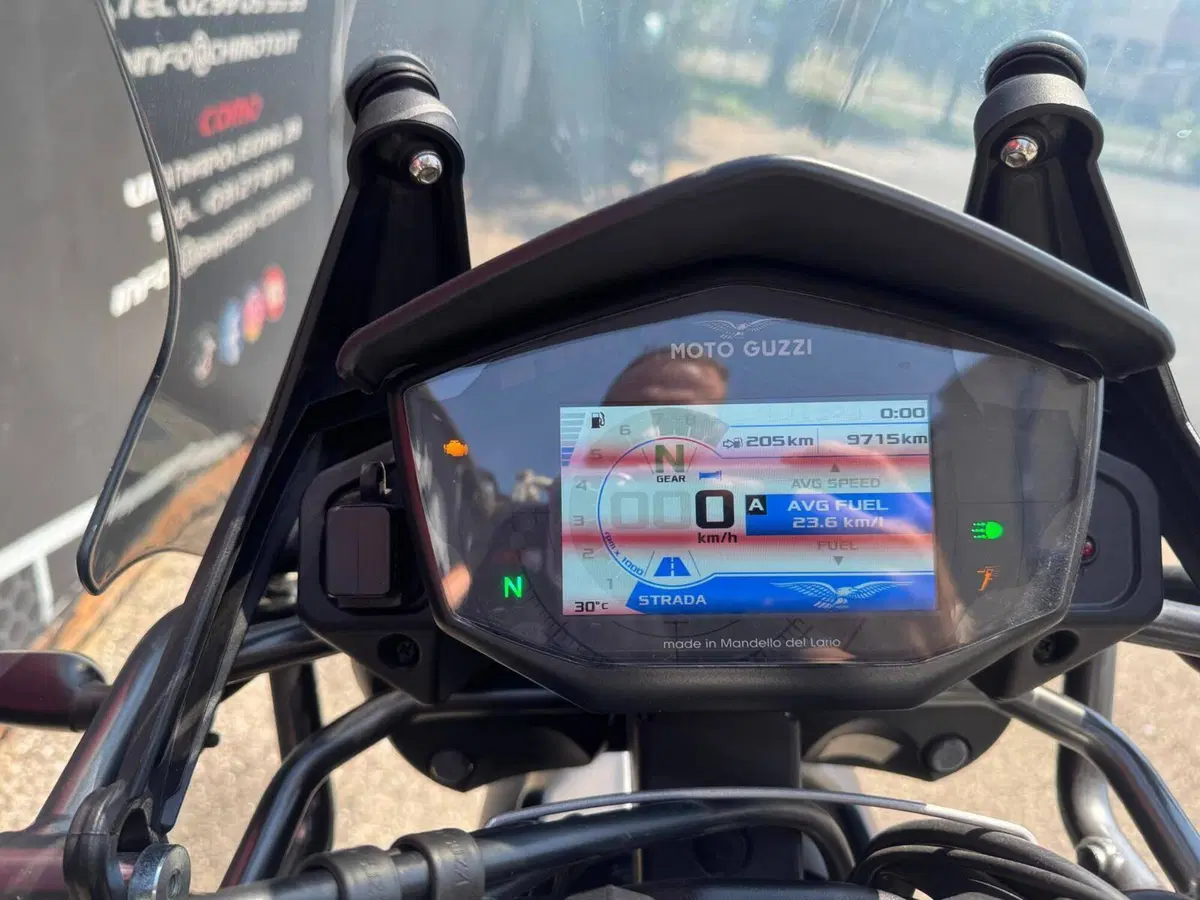 Moto Guzzi V85 TT (2021 - 23) (15)