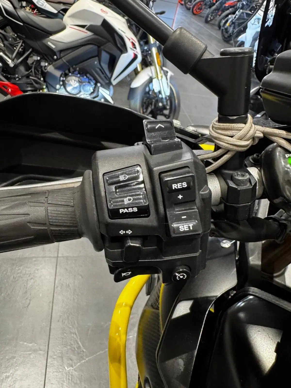 Yamaha XT1200ZE Super Ténéré (2017 - 20) (8)