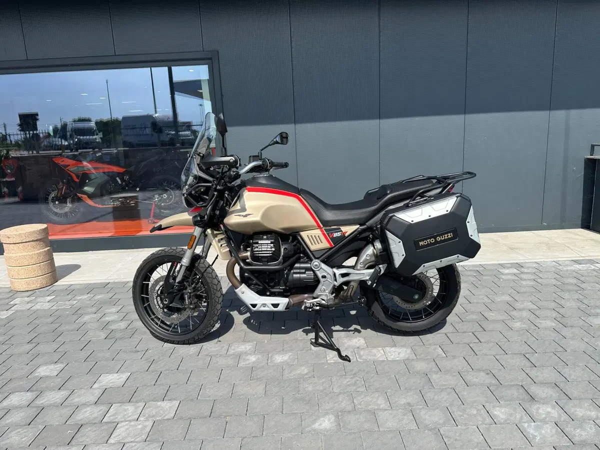 Moto Guzzi V85 TT Travel (2021 - 23)
