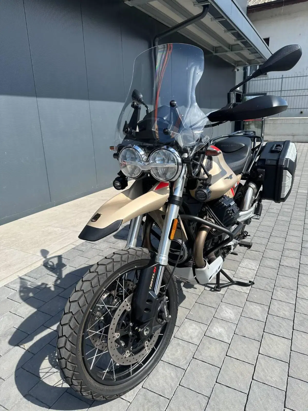 Moto Guzzi V85 TT Travel (2021 - 23) (3)