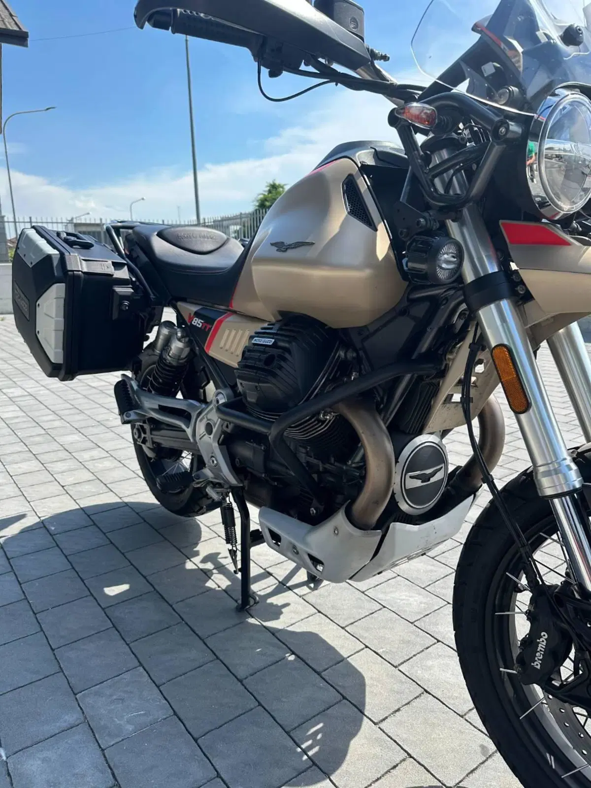 Moto Guzzi V85 TT Travel (2021 - 23) (6)