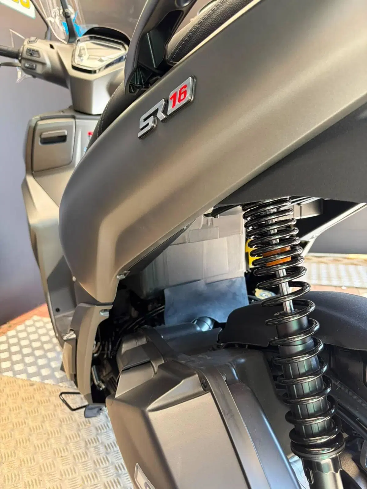 Voge Sfida SR16 200 (2025 - 26) (4)