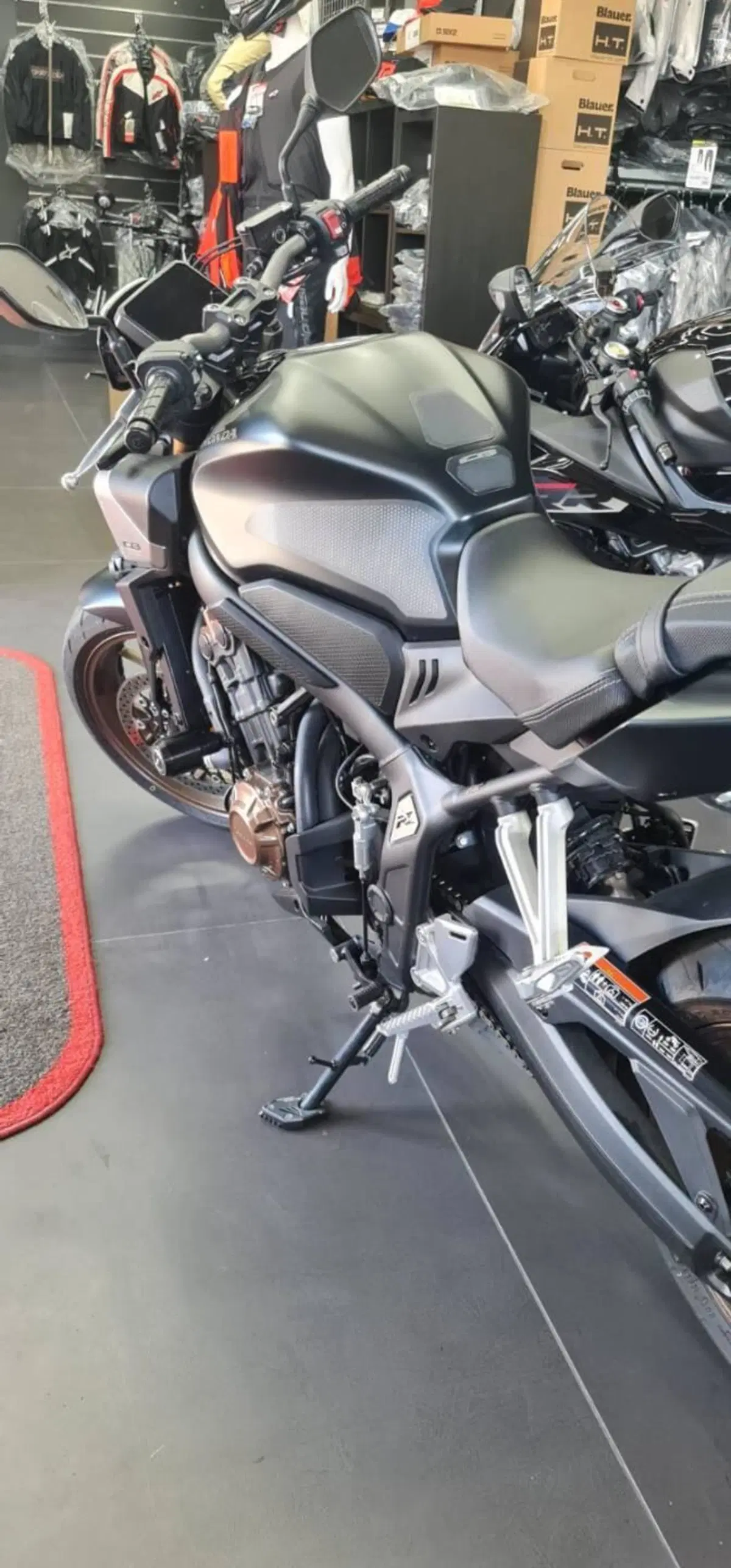 Honda CB 650 R (2024 - 25) (5)
