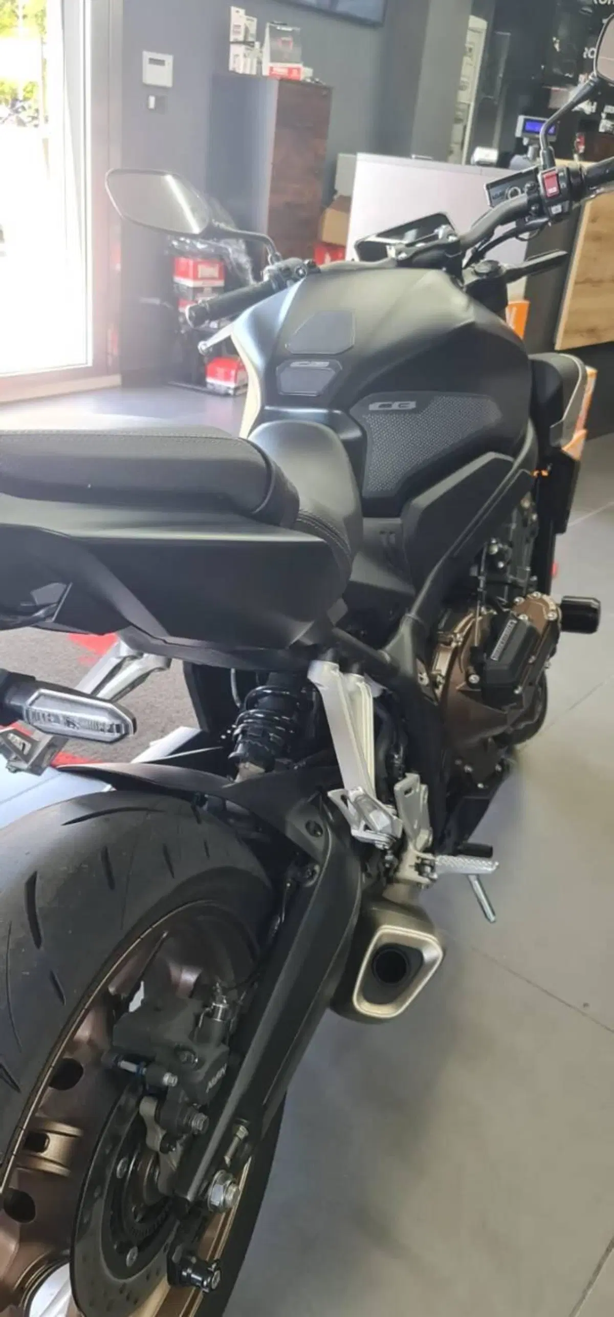 Honda CB 650 R (2024 - 25) (6)