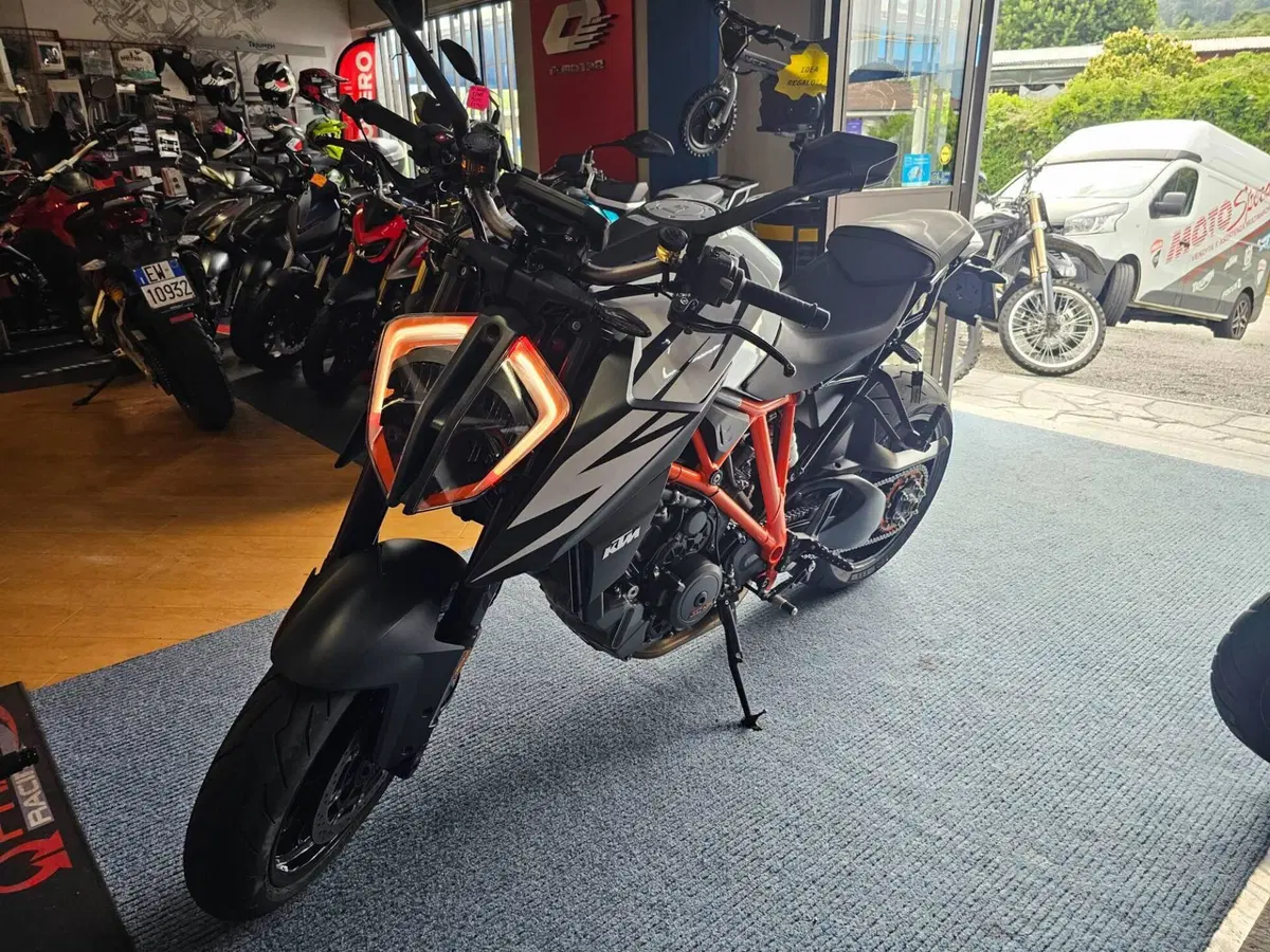 KTM 1290 Super Duke R (2019) (4)