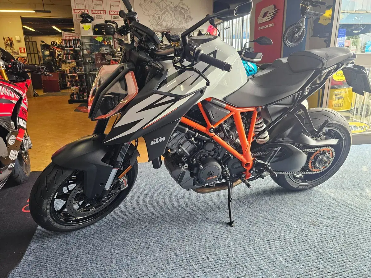 KTM 1290 Super Duke R (2019) (5)