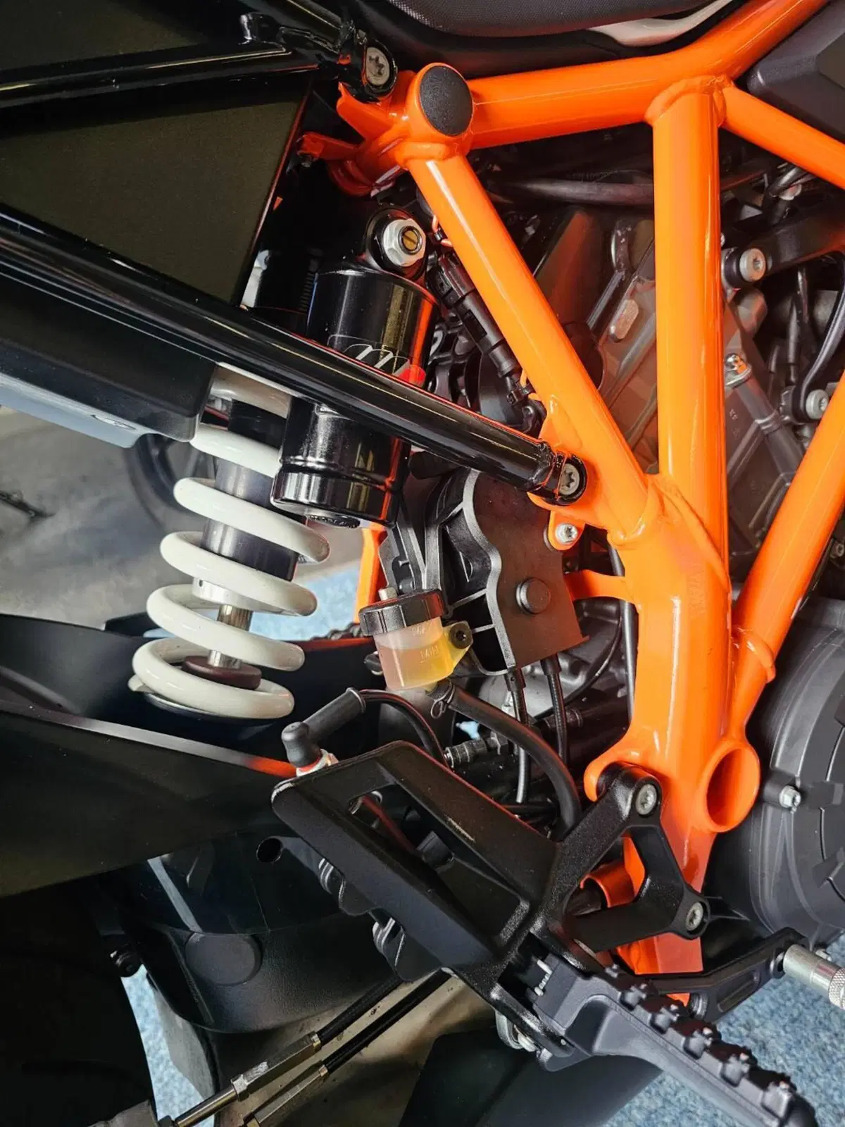 KTM 1290 Super Duke R (2019) (7)