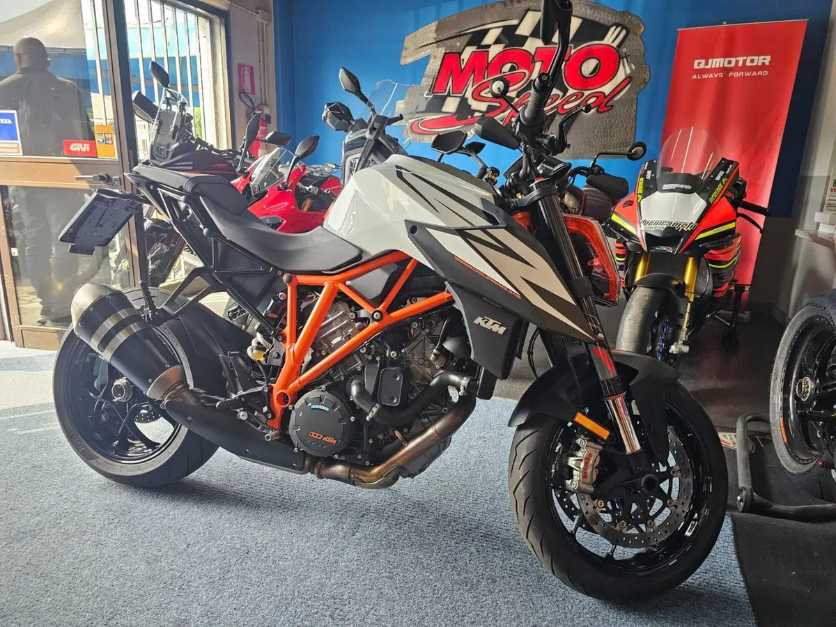 KTM 1290 Super Duke R (2019) (2)