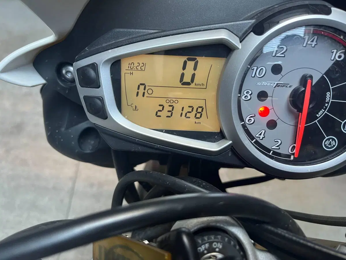 Triumph Street Triple (2007 - 12) (10)