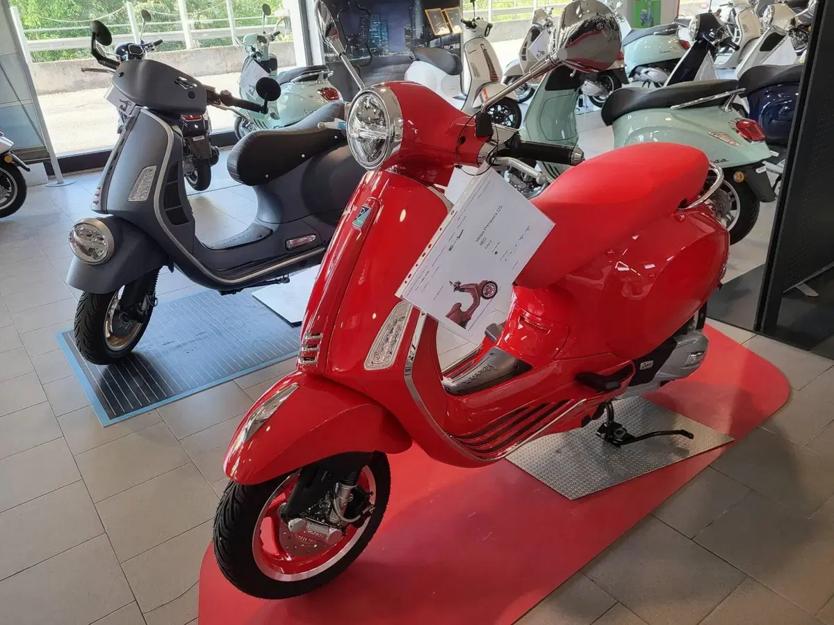 Vespa Primavera 125 RED (2025 - 26) (2)