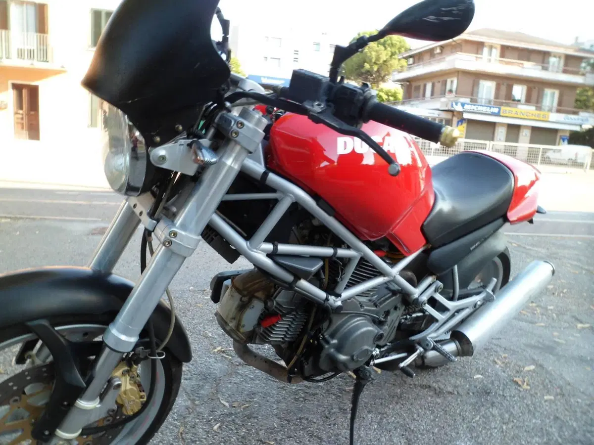 Ducati Monster 600 Dark (1998 - 01) (4)