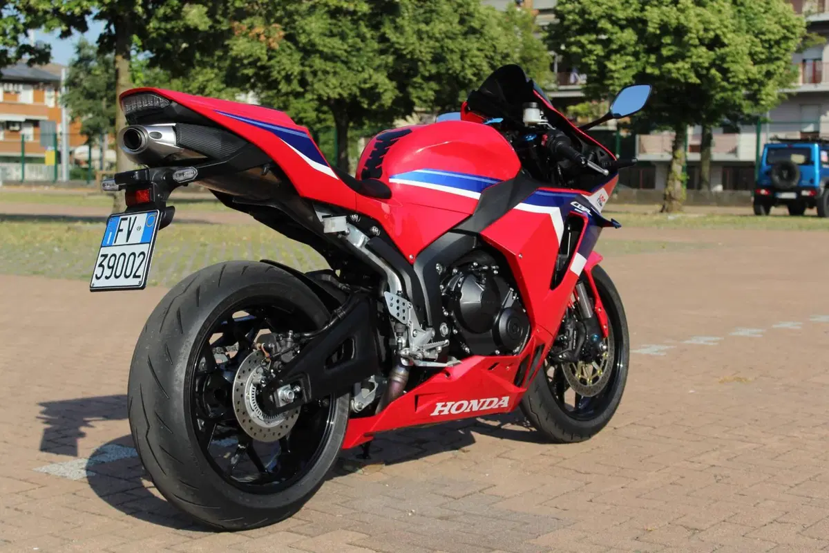 Honda CBR 600 RR (2024 - 26) (4)