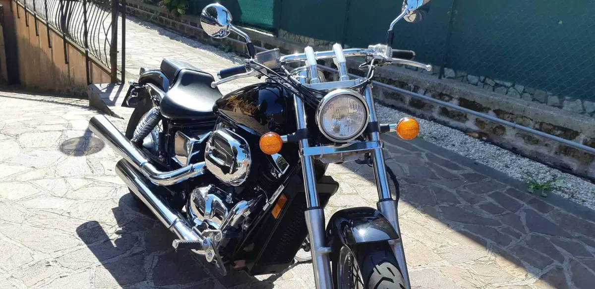 Honda VT 750 Black Widow (2)
