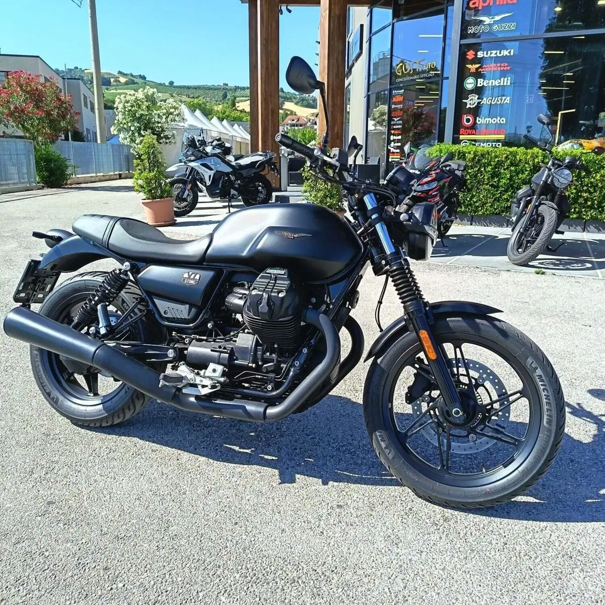 Moto Guzzi V7 Stone (2021 - 24) (4)