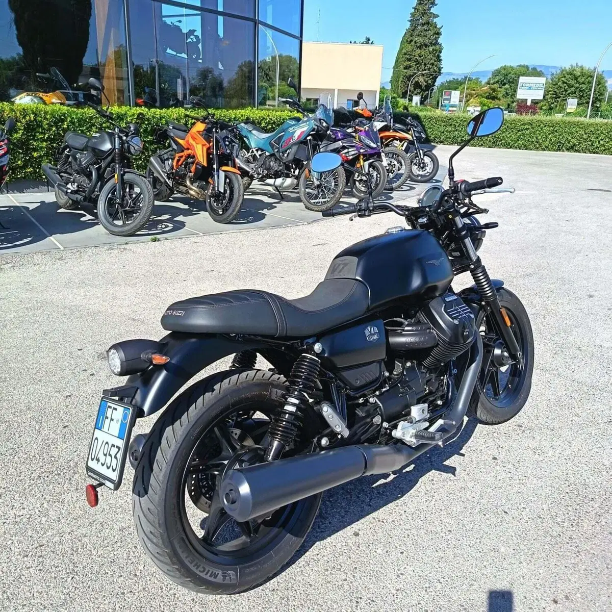 Moto Guzzi V7 Stone (2021 - 24) (8)