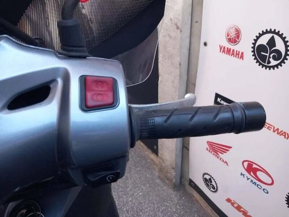 Honda SH 300 i ABS (2013 - 14) (12)