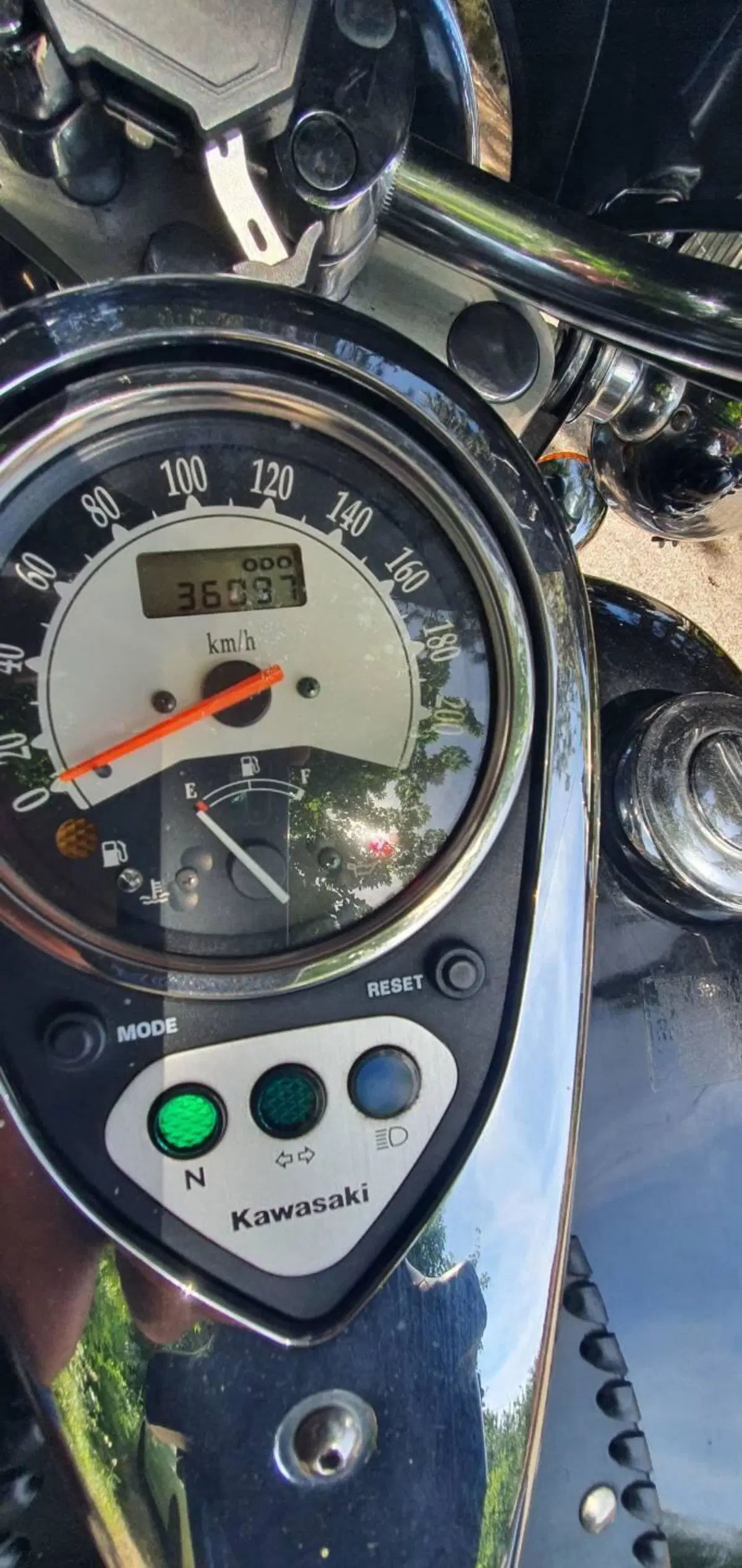 Kawasaki Vulcan VN 900 Custom (2006 - 09) (4)