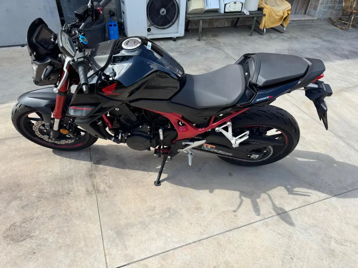 Honda CB 750 Hornet (2023 - 24) (3)