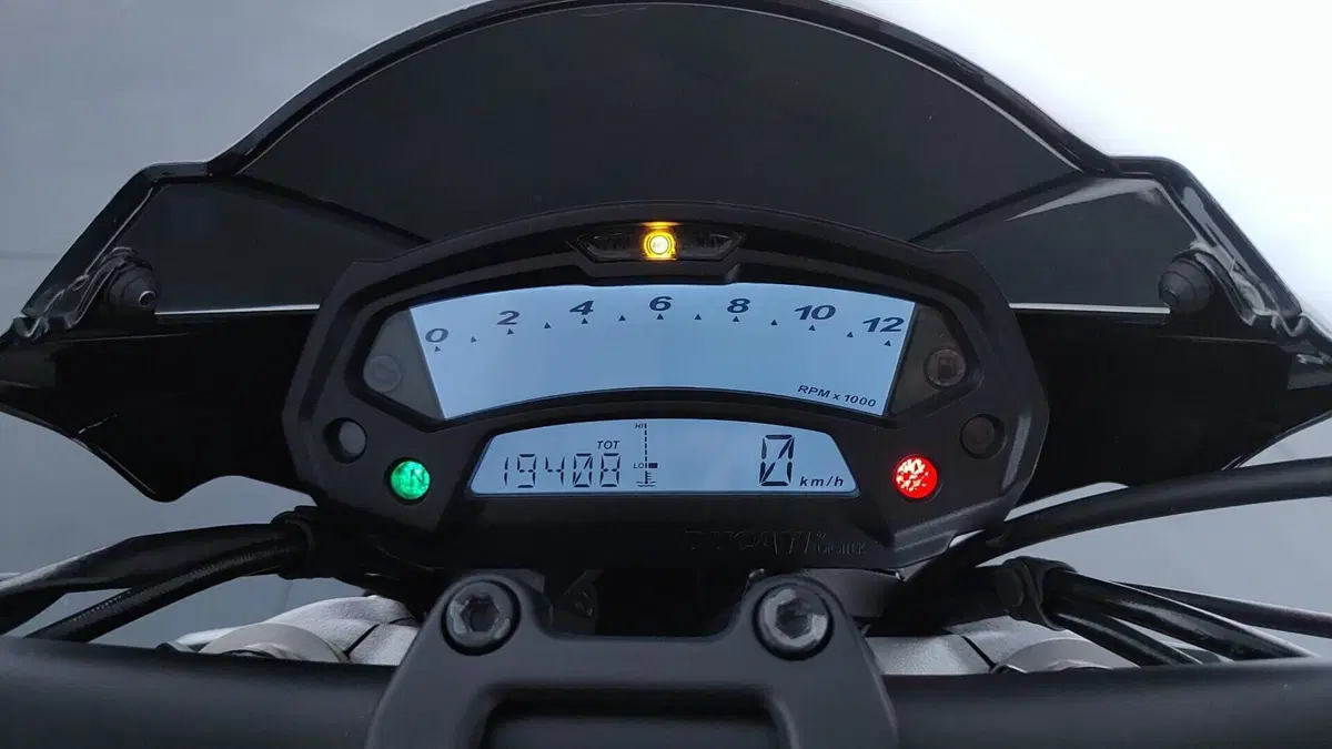 Ducati Monster 1100 (2009 -10) (9)