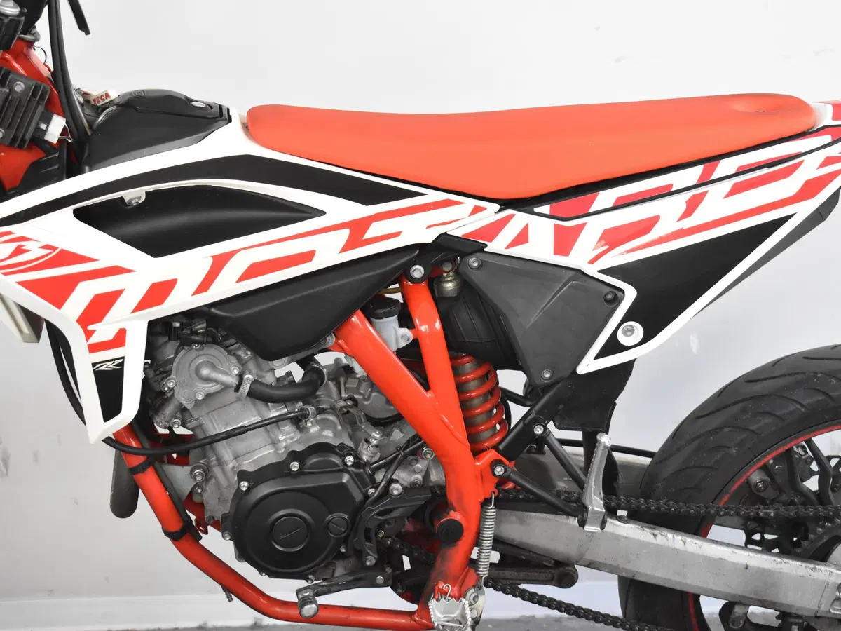 Betamotor RR 125 4T Motard LC (2021 - 23) (13)