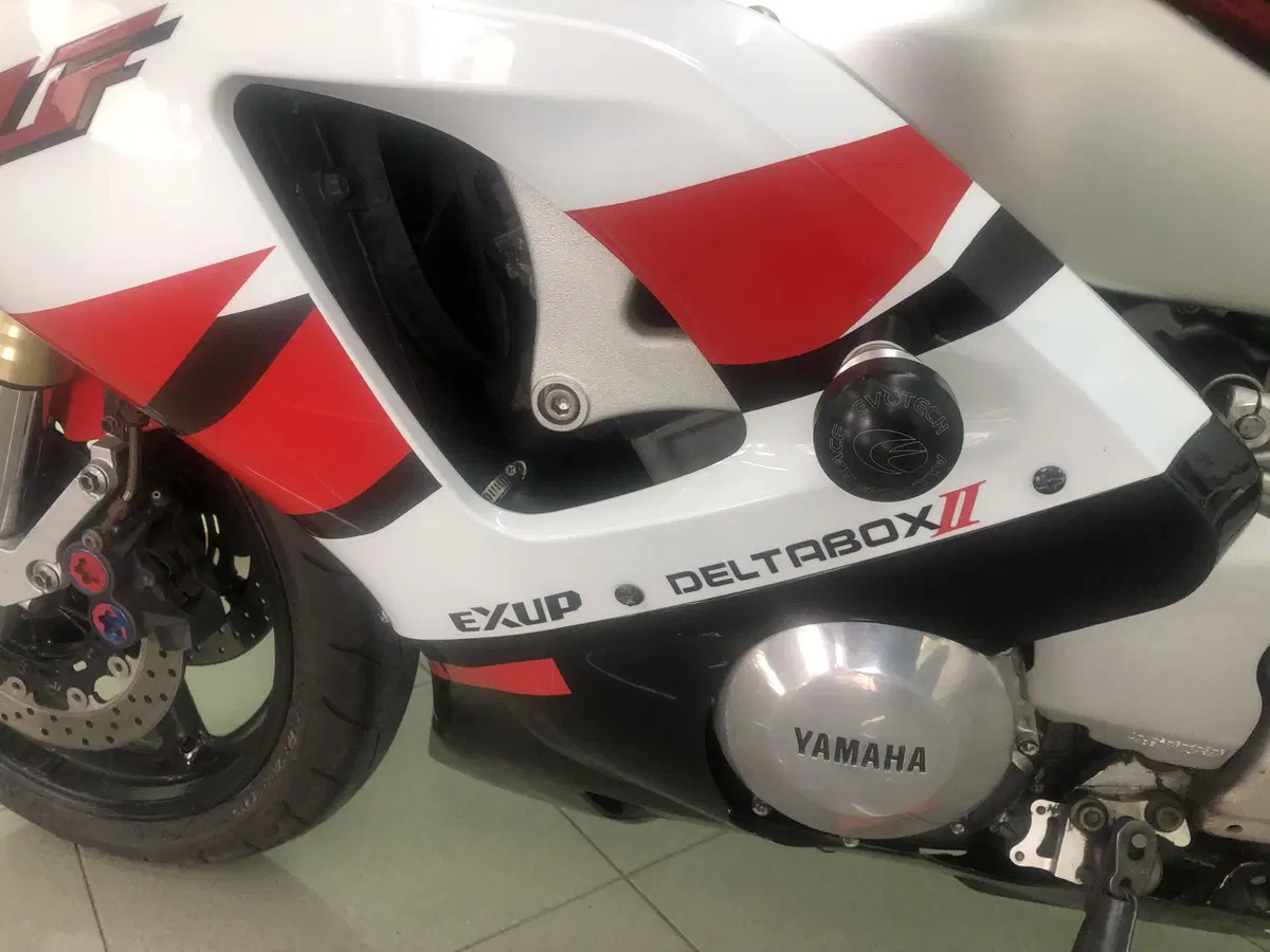 Yamaha YZF R1 (1998 - 99) (7)